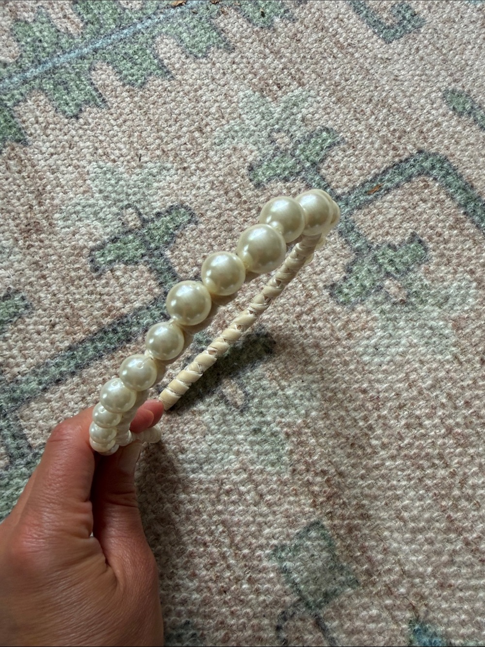 Lele Sadoughi Pearl Velvet Strand Headband | Like New Condition - Picture 2 of 3